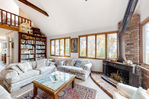 Isle La Motte House | The Bird