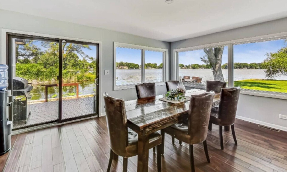 Ingleside House | The Executive Bay Estate 30+ Day Lakefront Rental