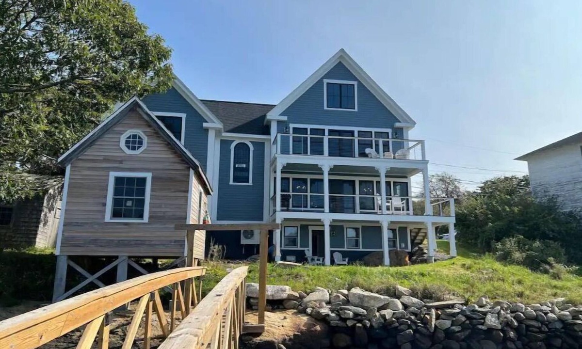 Boothbay Harbor House | The Sea Eagle - Luxury 5 BR Waterfront Home in Boothbay Harbor with Dock & Sauna