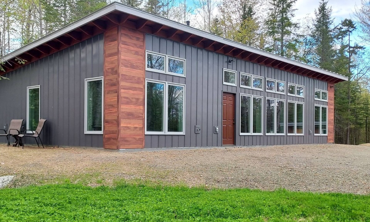 New Vineyard House | Town-line Retreat Entire home in New Vineyard, In the mountains of Western Maine