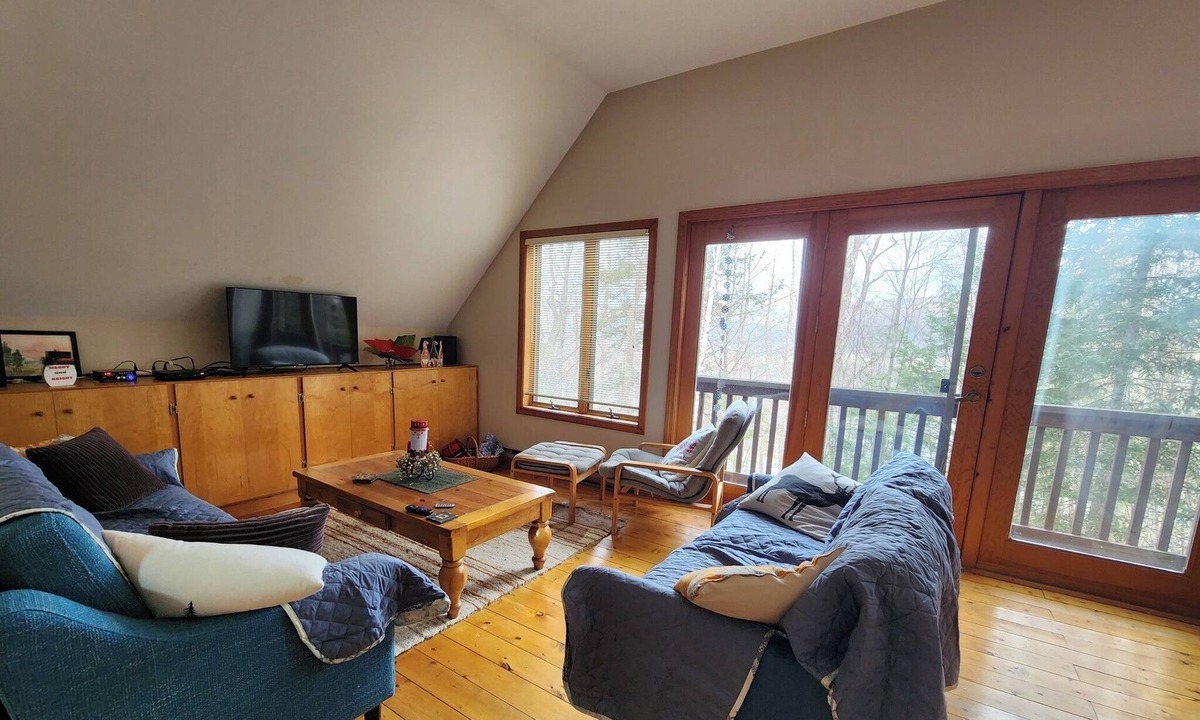 Thornton House | Trails End Ski, Hike, Charge, and Unwind