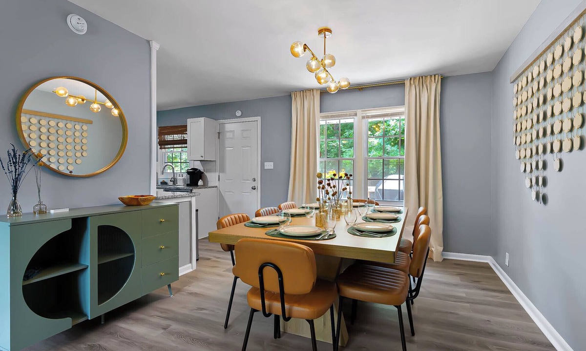 East Raleigh House | Tranquil and comfy 4-bedroom house- games, grill, yard in Raleigh!