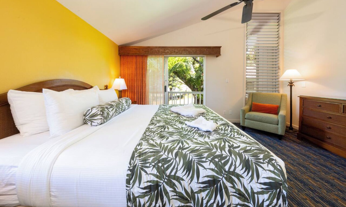 Princeville Hotel | Two 1BR Condos w/Pool & Jacuzzi + Lanai + Beach Gear