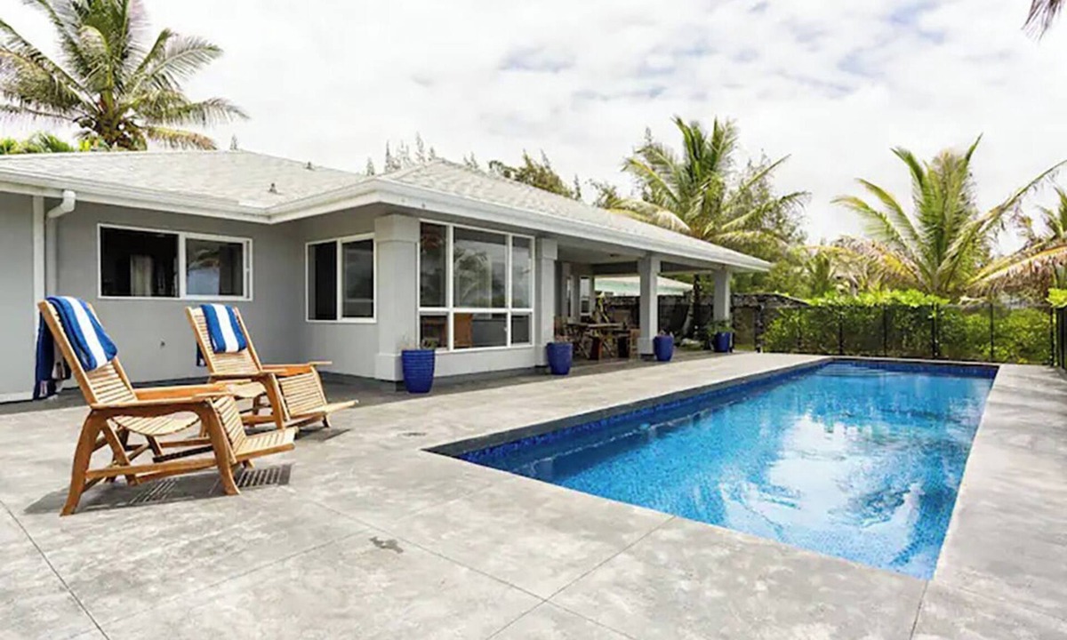 Keaau House | Two homes on the ocean with a private saltwater pool.