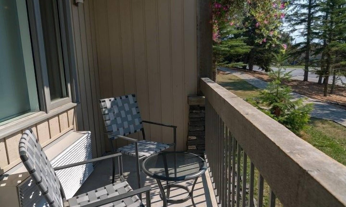 Banff Apartment | Updated Cozy + Bright Suite with Private Balcony