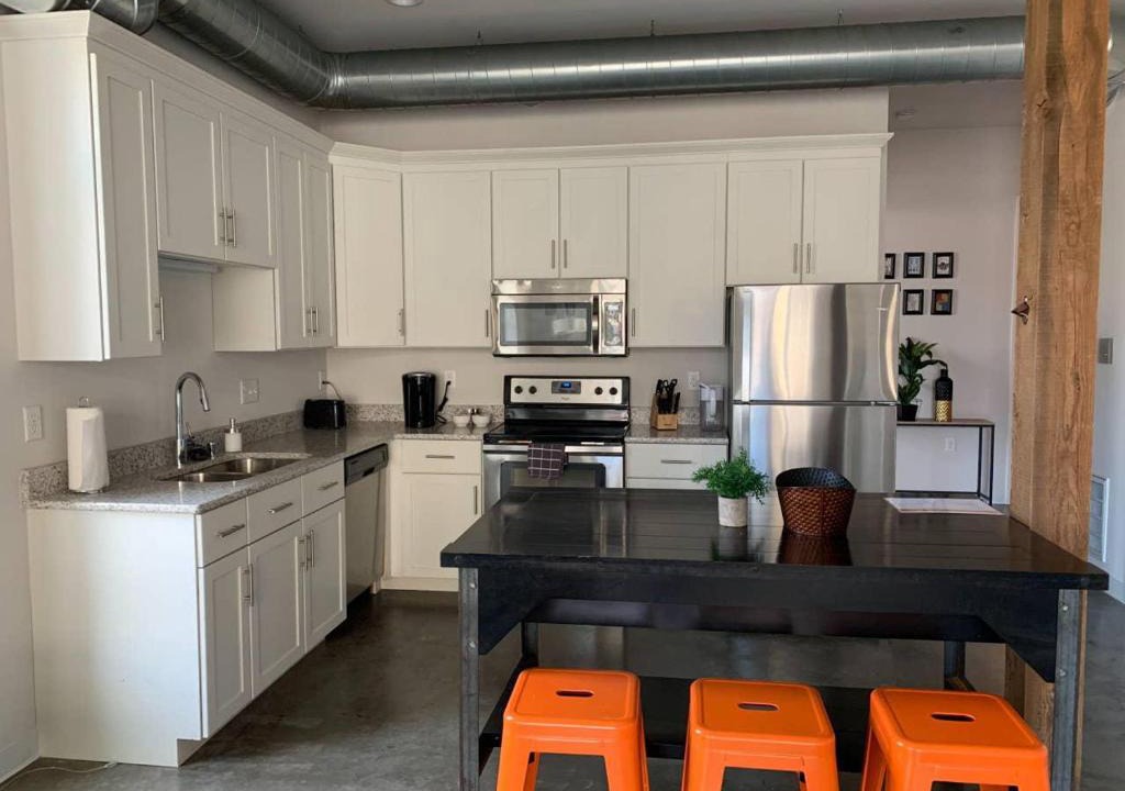 Milwaukee Apartment | Upscale Riverfront 2BR Apt