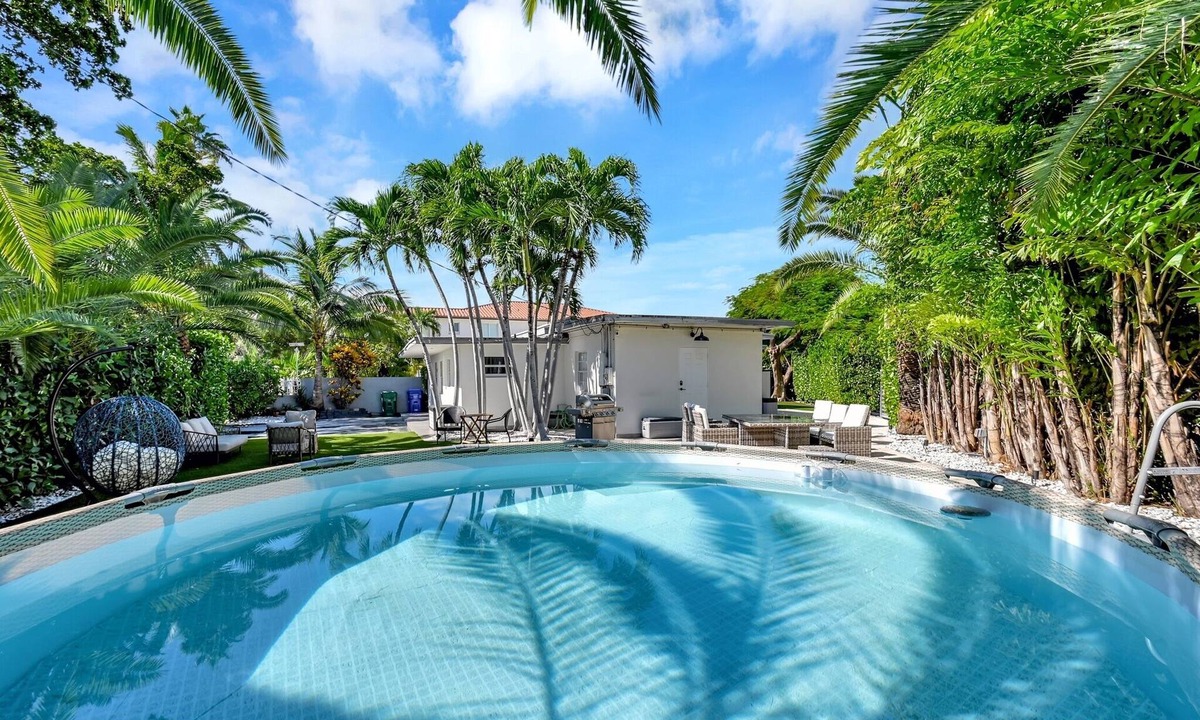 The Roads House | Vila Brickell - 3 bed 3 bath home in center of Miami near everything