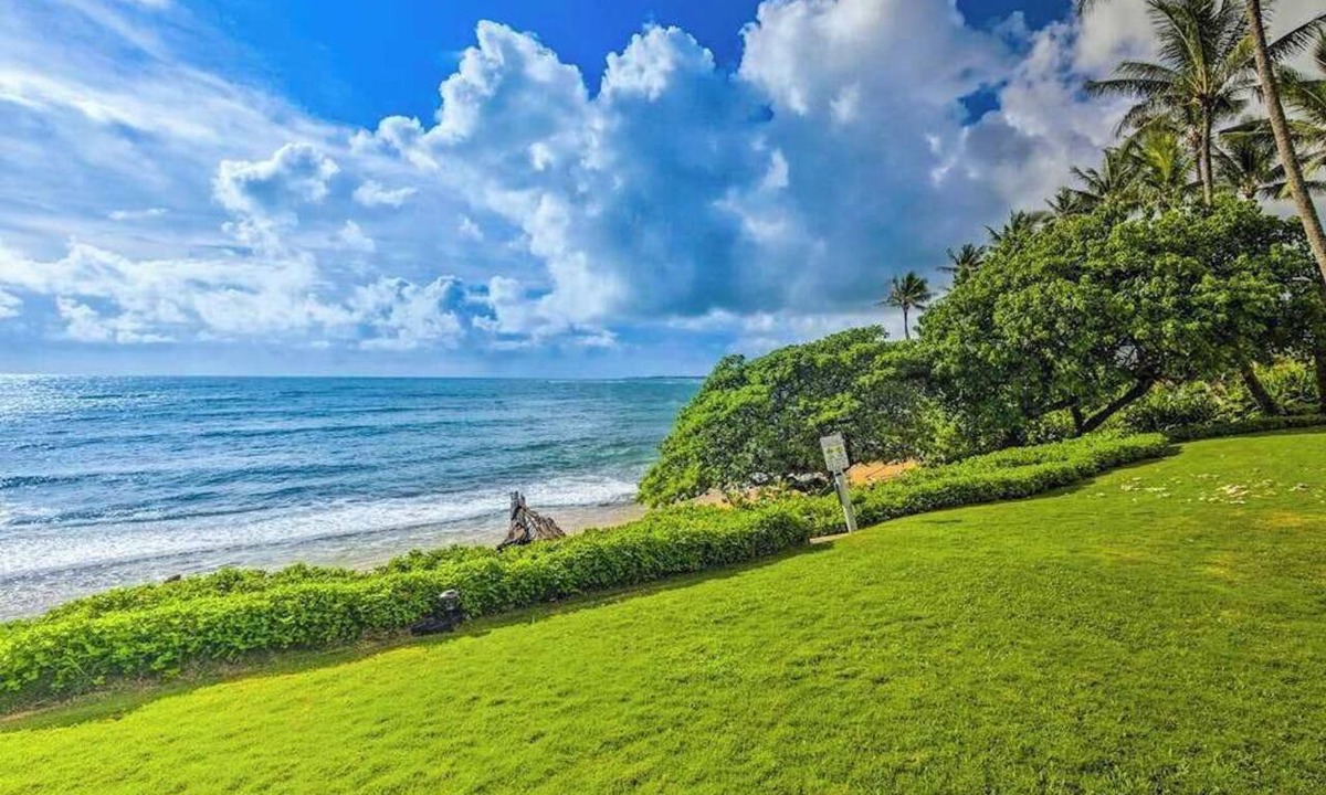 Wailua House Lots Condo | Wake to Ocean Views in This Breezy Kapaa Beachfront Studio