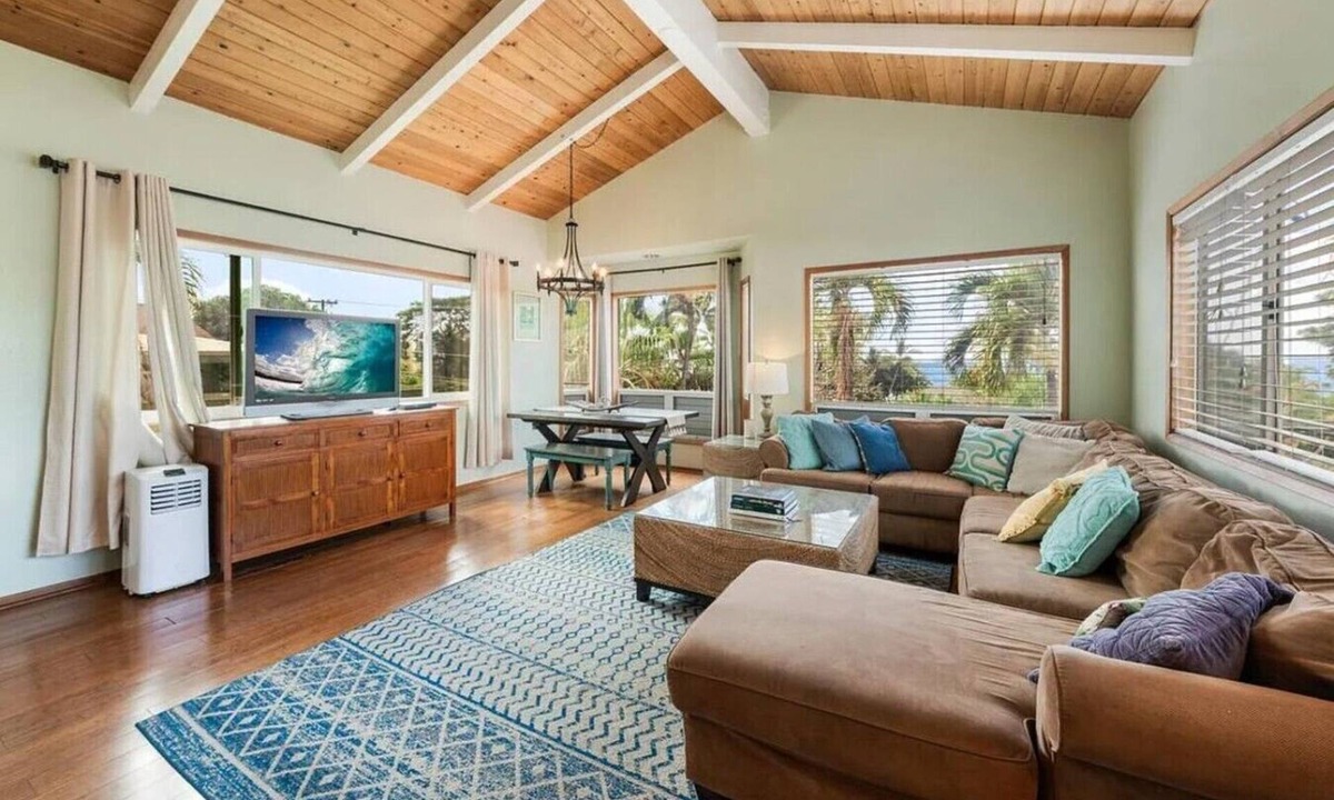 Kailua-Kona House | Walk to Beach | Rooftop Deck | Ali`i Drive Kona