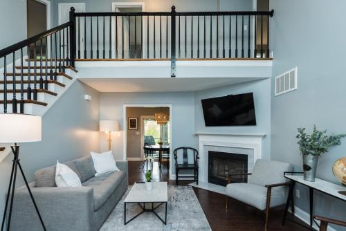 Chapel Hill House | Waterfront Chapel Hill Retreat Near UNC, Sleeps 10