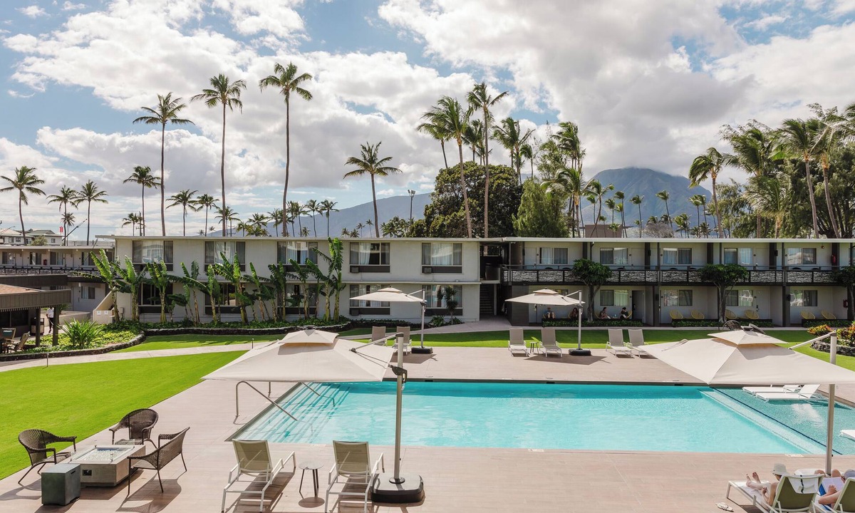 Kahului Hotel | Waterfront Getaway | 3 Pet Friendly Units | Pool | Kanaha Beach Park - 1.9 mi