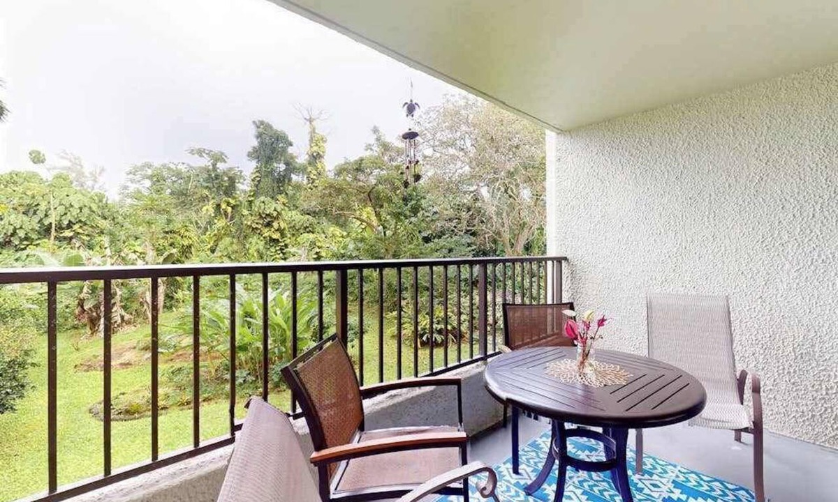 Hilo Condo | Waterfront Hilo Condo with Shared Pool, Fast WiFi & Full Kitchen