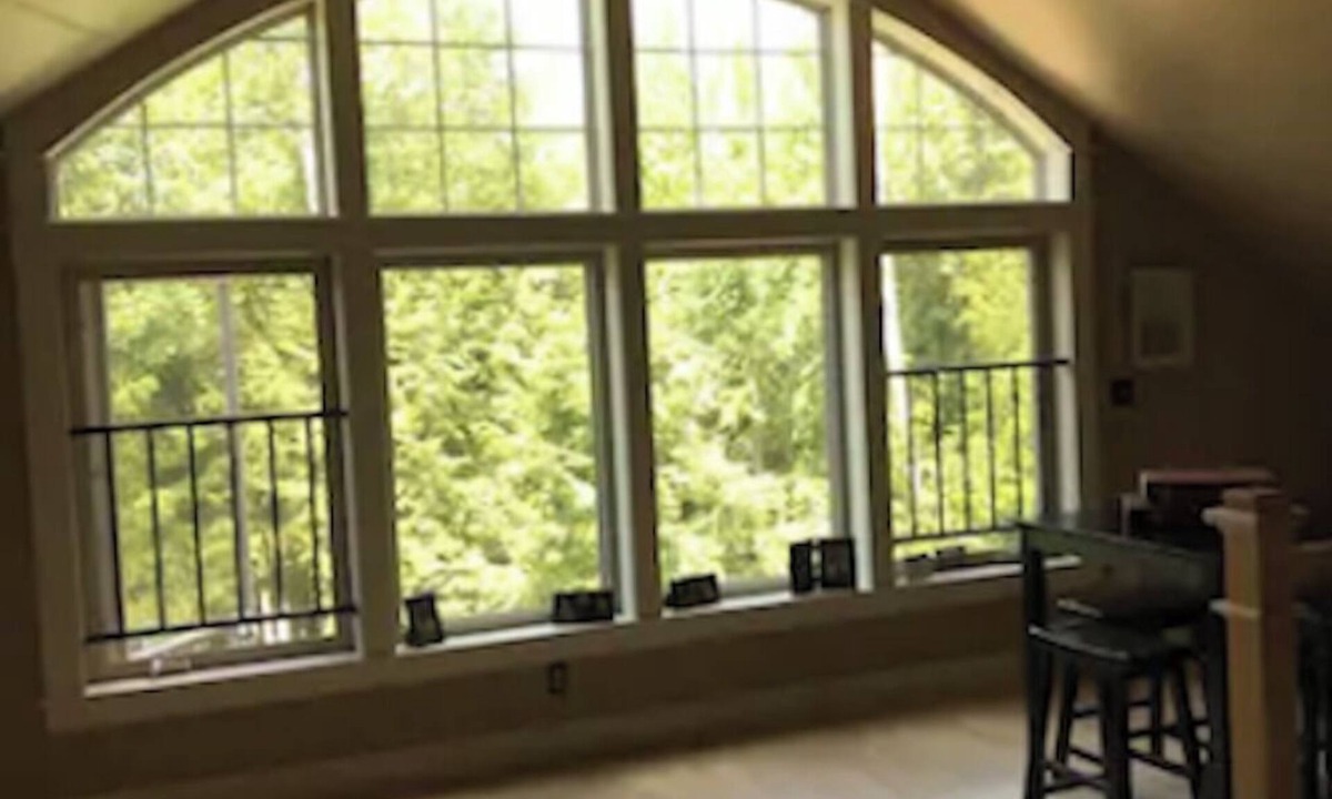 Holden House | We now have heat pump.like A/C! Lakefront, mountain biking and hiking trails!
