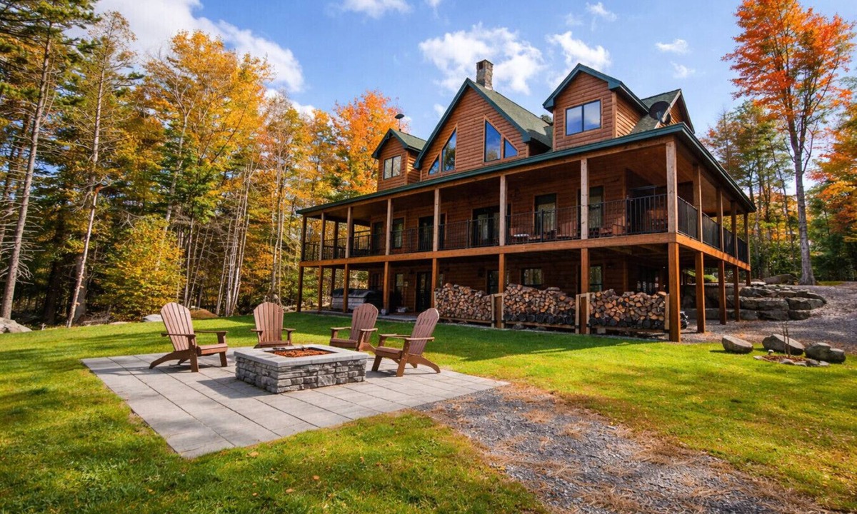 Beaver Cove Cabin | Wicked Moose Cabin* Waterfront*Sleeps 12* Hot Tub* Pet Friendly*Large Dock