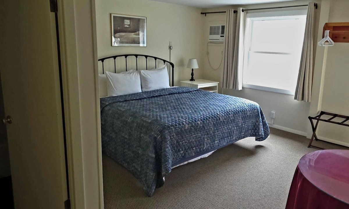 Dryden Apartment | Wilson Lake Inn Waterfront Stay | Kayaks, Canoes, WiFi & Lake Views