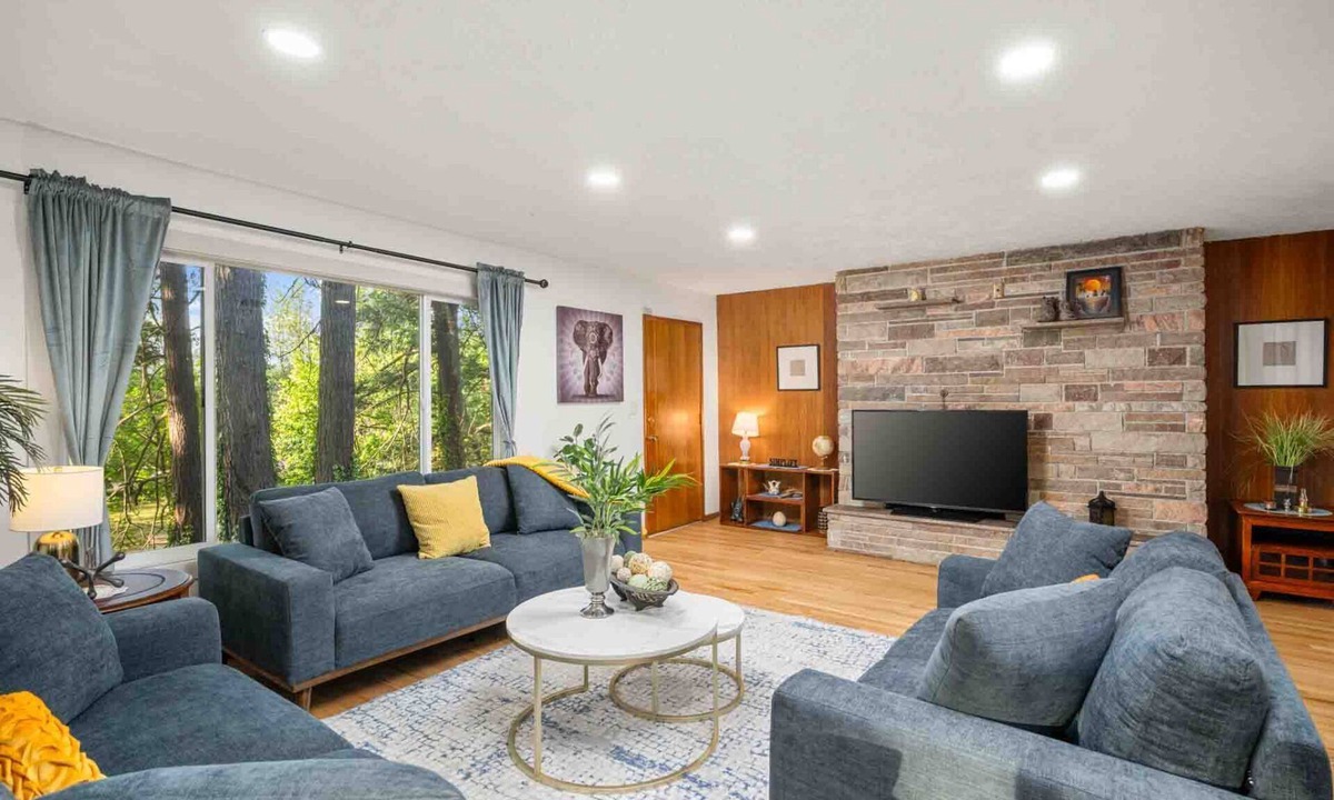 Gresham House | Wonderful Forested Retreat, Hot Tub, Pet Friendly, Game Room, Pool Table, Fire-Pit, on 2 Acres