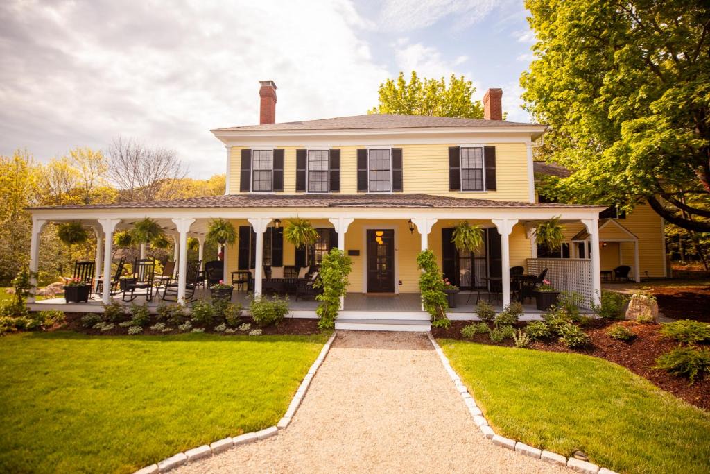 Bar Harbor Bed & Breakfast | Yellow House Inn