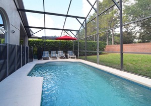 4 bed pool home, 2 king suites, west-facing pool, games room, Disney 11 miles!