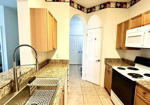 Amazing 2 bedroom condo close to Disney with access to resort facilities