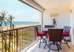 Beachfront Condo w/Balcony, Central A/C, Free WiFi, Incredible Views, and W/D