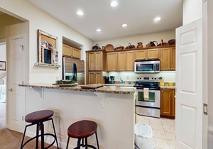 Beautiful & secluded mountain condo w/a full kitchen, furnished deck, & views