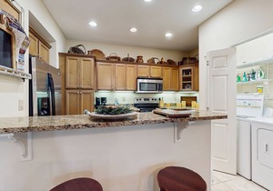 Beautiful & secluded mountain condo w/a full kitchen, furnished deck, & views