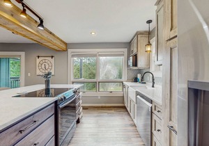 Dog-friendly condo w/mountain views, balcony, gas fireplace, & shared grills