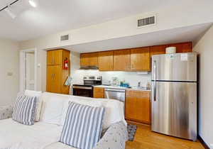 First floor villa with lagoon views within walking distance to the beach/parks in Kiawah Island