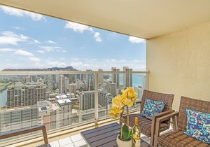 Ocean-Diamond Head Views from Island Colony Condo Short Walk to Waikiki Beach