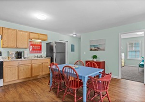"Sand Dollar Suites" suite 5: A short stroll from our sandy shores!