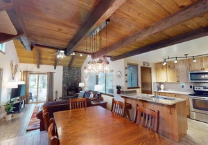 Spa-Side Lodge with Access to Exclusive Golf in Sunriver