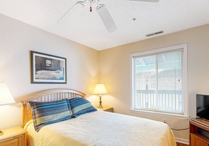 Waterfront Island at Hidden Harbour Condo w/ Pools, AC, WiFi - 6 Blocks to Beach