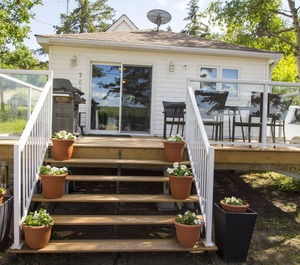 Lakefront Cottage Manitou Beach 