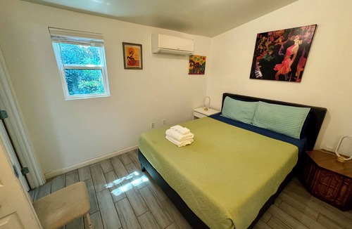 Faubourg Delachaise Apartment | 1 BR Apartment with Courtyard walking distance to Magazine street Art District