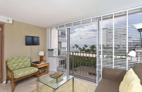 Diamond Head - Kapahulu - St. Louis Condo | 1-Br Oceanview Diamond-Head Condo. Steps to Beaches. Oahu, near Waikiki.