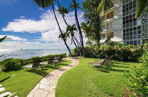 Diamond Head - Kapahulu - St. Louis Condo | 1-Br Oceanview Diamond-Head Condo. Steps to Beaches. Oahu, near Waikiki.