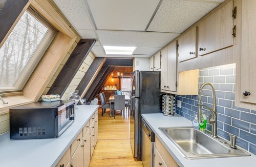 Charter Hills Cabin | 1 Mi to Beech Mtn! Family Retreat w/Hot Tub