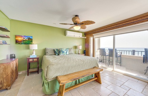 Kailua-Kona Condo | 1 Mi to Magic Sands: Waterfront Big Island Condo