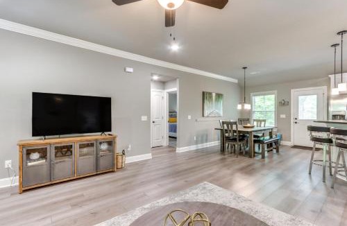 Holiday Island House | < 1 Mi to Marina! Family Home in Eureka Springs