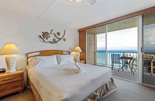 Kahana House | 10th floor Oceanview studio, AC, Resort Amenities, walk to food, shops & beach