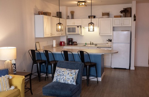 Delavan Lake Condo | 121- Cheerful & Sunny 2 Bedroom Lake View Condo w/Patio