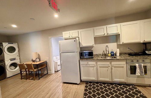 North Charleston House | 13 Bedroom 9 Bathroom crew housing, 2 kitchens, laundry rooms, parking, unit c+f