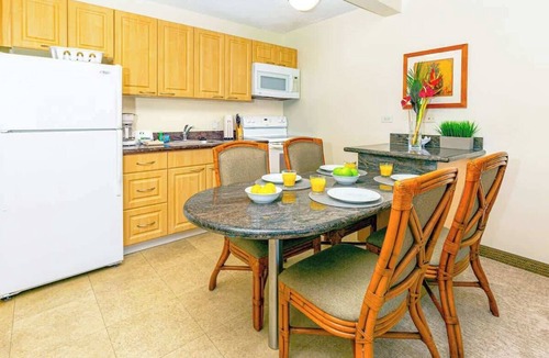 Waikiki Condo | 1BR condo w/lanai & pool access