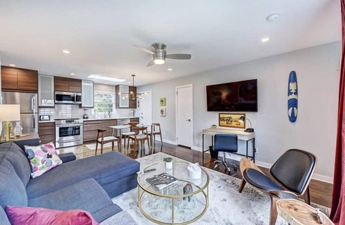 Cherry Condo | 1BR Myers Park Condo: King Bed & Parking Near Bank of America Stadium & Uptown