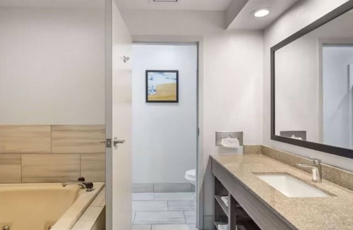 Mundelein Hotel | 2 Affordable Units | 4.7 miles to University of St. Mary | Pets Allowed
