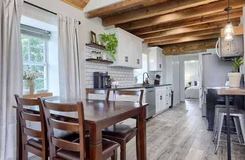 Paradise Apartment | 2-bedroom apartment in adorable Georgetown for relaxing stays