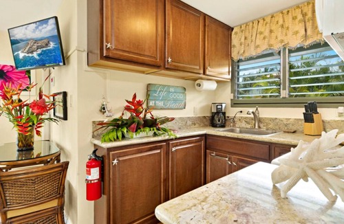 Waimanalo Beach Cottage | 2 Bedroom Cottage With Hot Tub