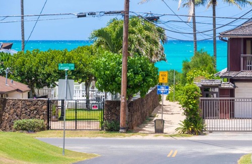 Waimanalo Beach Cottage | 2 Bedroom Cottage With Hot Tub