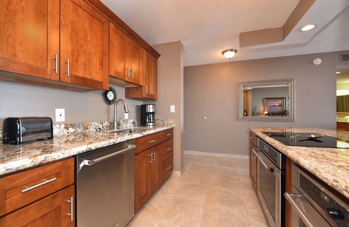 Kahana Condo | 2 Bedroom Ocean View Condo - Valley Isle 509