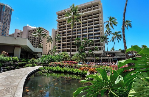 Waikiki Resort | 2 bedroom Ocean View Lagoon Tower by Hilton Grand Vacations